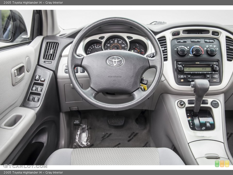 Gray Interior Photo for the 2005 Toyota Highlander I4 #102185597