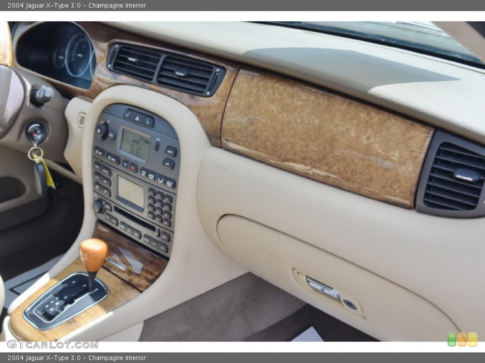 Champagne Interior Dashboard for the 2004 Jaguar X-Type 3.0 #102278318
