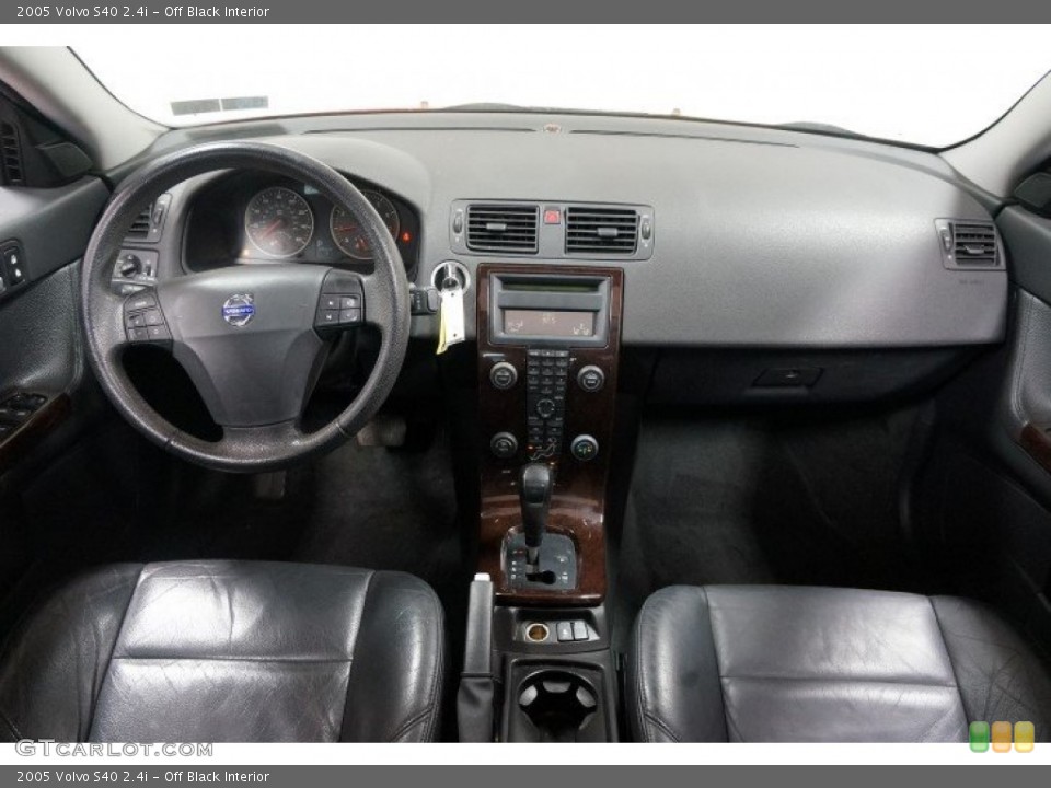 Off Black Interior Photo for the 2005 Volvo S40 2.4i #102285725