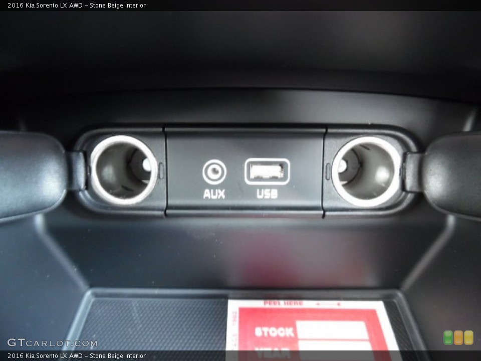Stone Beige Interior Controls for the 2016 Kia Sorento LX AWD #102361544