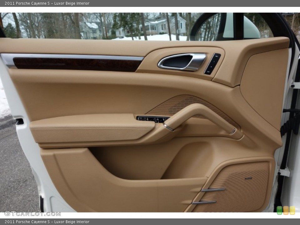 Luxor Beige Interior Door Panel for the 2011 Porsche Cayenne S #102389756