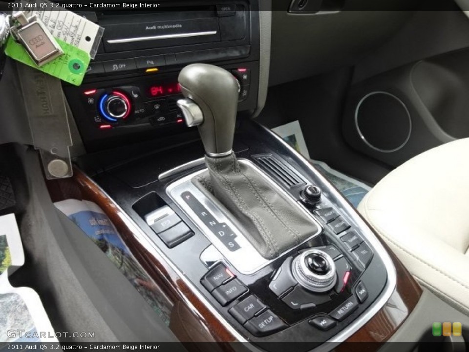 Cardamom Beige Interior Controls for the 2011 Audi Q5 3.2 quattro #102405284