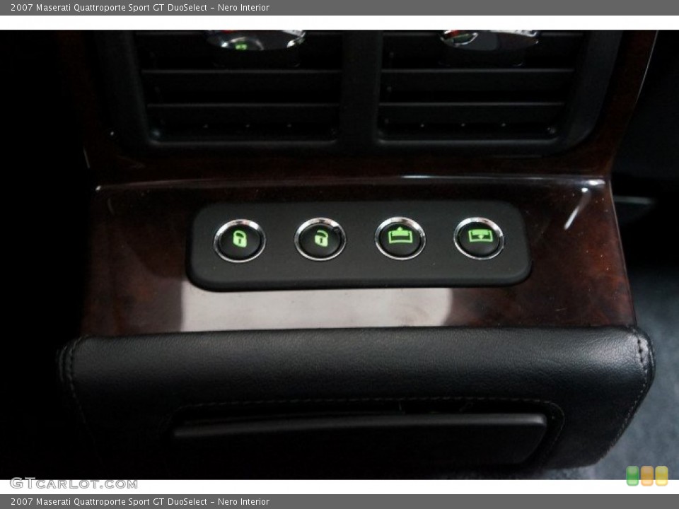 Nero Interior Controls for the 2007 Maserati Quattroporte Sport GT DuoSelect #102421327