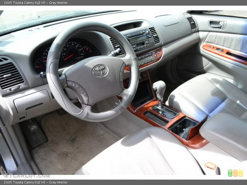 Gray Interior Photo for the 2005 Toyota Camry XLE V6 #102523670
