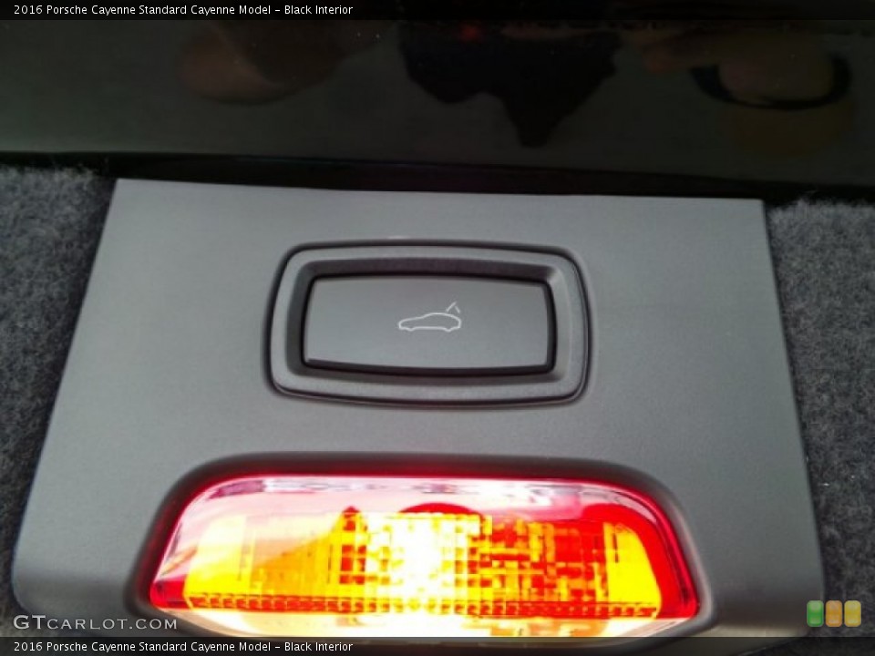 Black Interior Controls for the 2016 Porsche Cayenne  #102562735