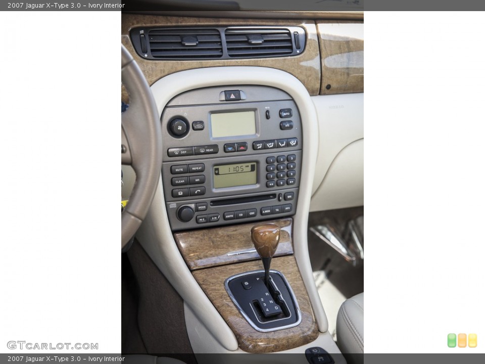 Ivory Interior Controls for the 2007 Jaguar X-Type 3.0 #102568371