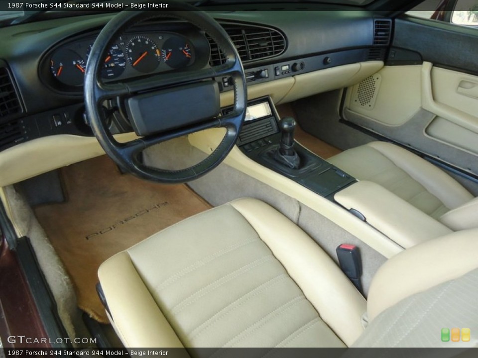 Beige Interior Photo for the 1987 Porsche 944  #102659692