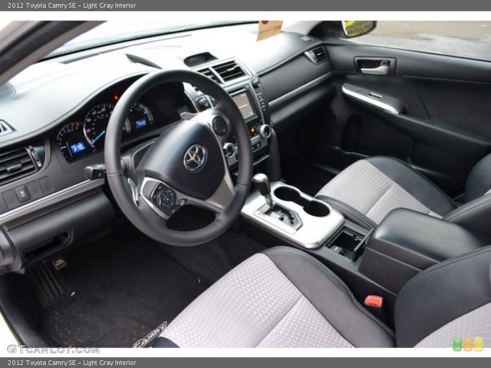 Light Gray Interior Photo for the 2012 Toyota Camry SE #102785723