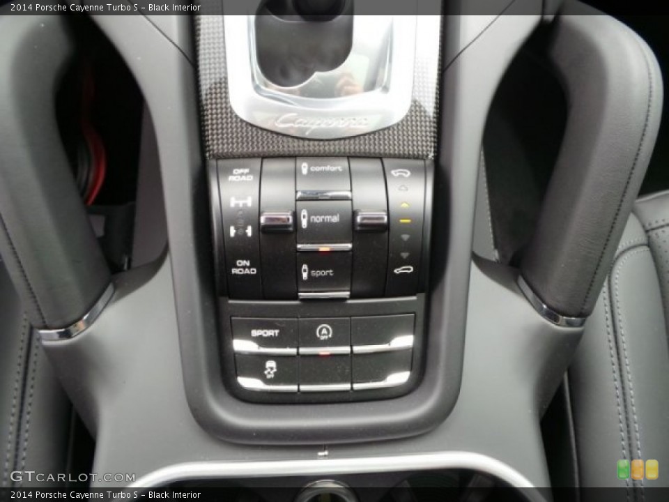 Black Interior Controls for the 2014 Porsche Cayenne Turbo S #102789320