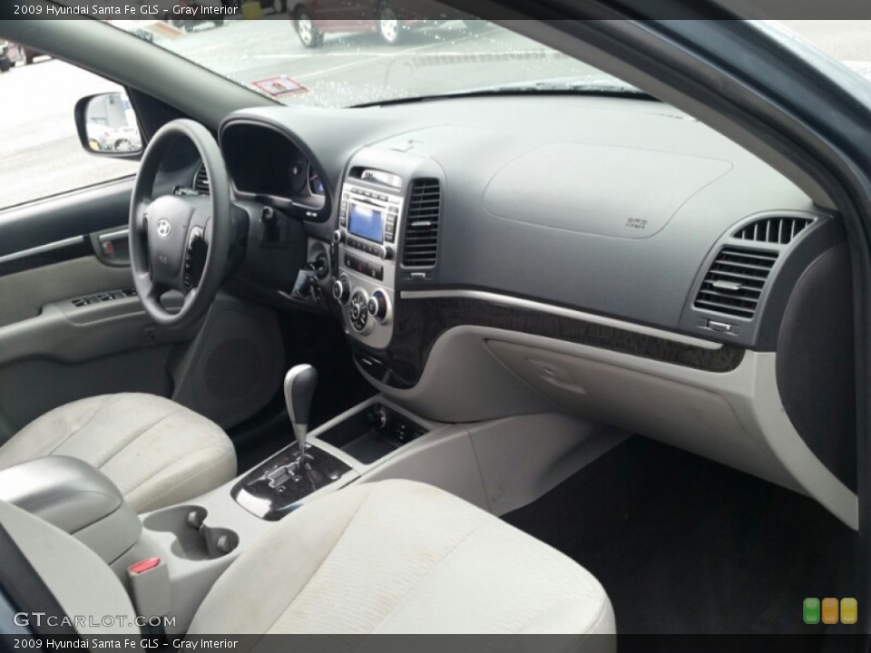 Gray Interior Photo for the 2009 Hyundai Santa Fe GLS #102846759