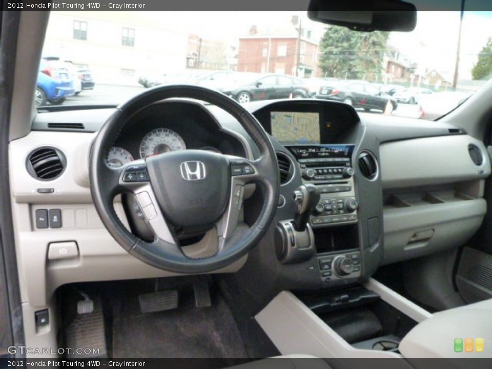 Gray Interior Photo for the 2012 Honda Pilot Touring 4WD #103098323