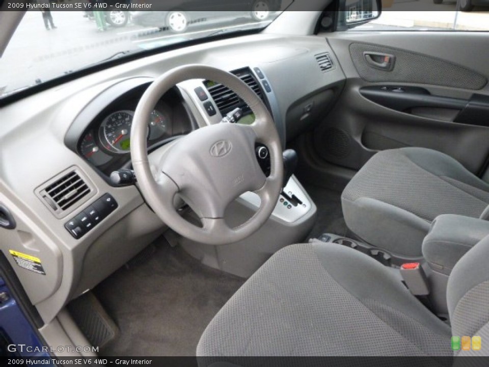 Gray Interior Photo for the 2009 Hyundai Tucson SE V6 4WD #103180511