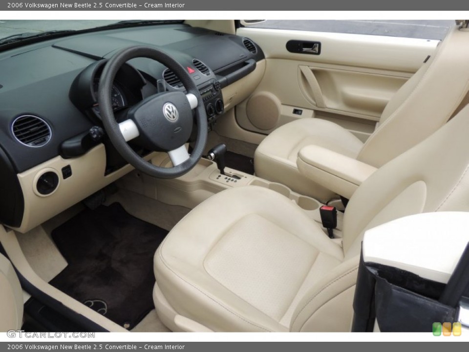 Cream Interior Photo for the 2006 Volkswagen New Beetle 2.5 Convertible #103189378
