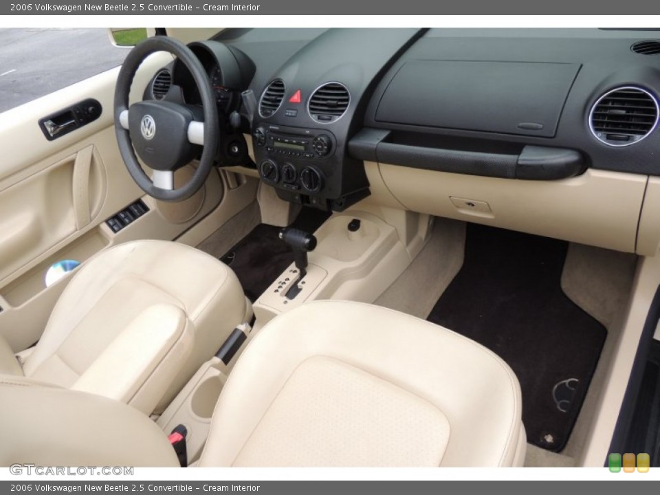 Cream Interior Dashboard for the 2006 Volkswagen New Beetle 2.5 Convertible #103189426