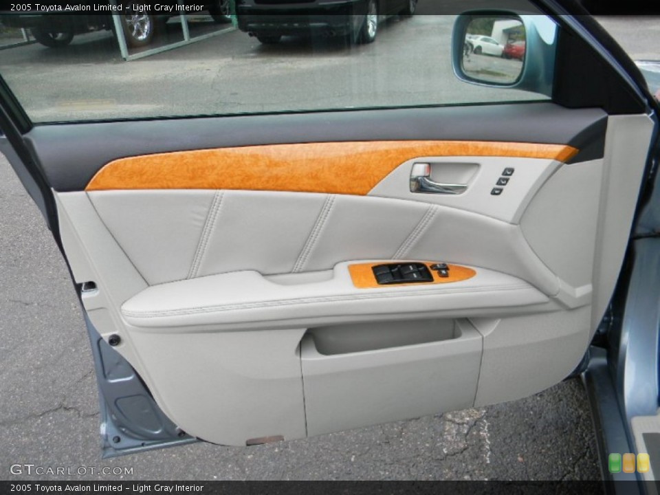 Light Gray Interior Door Panel for the 2005 Toyota Avalon Limited #103201891