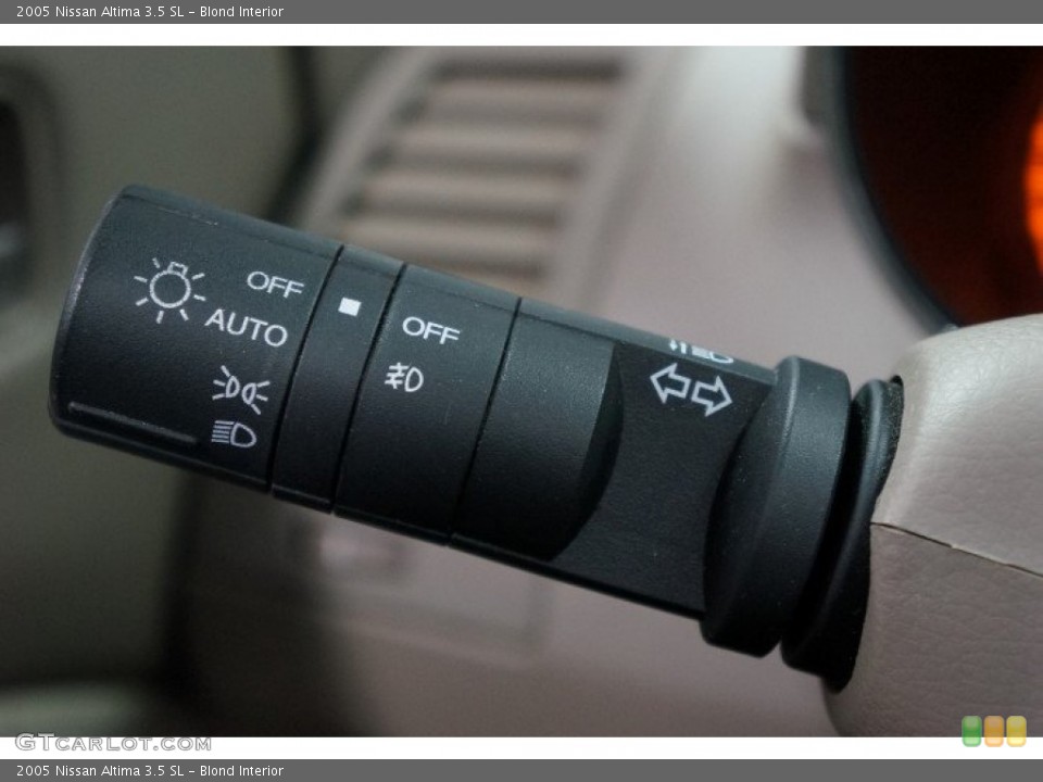 Blond Interior Controls for the 2005 Nissan Altima 3.5 SL #103230133