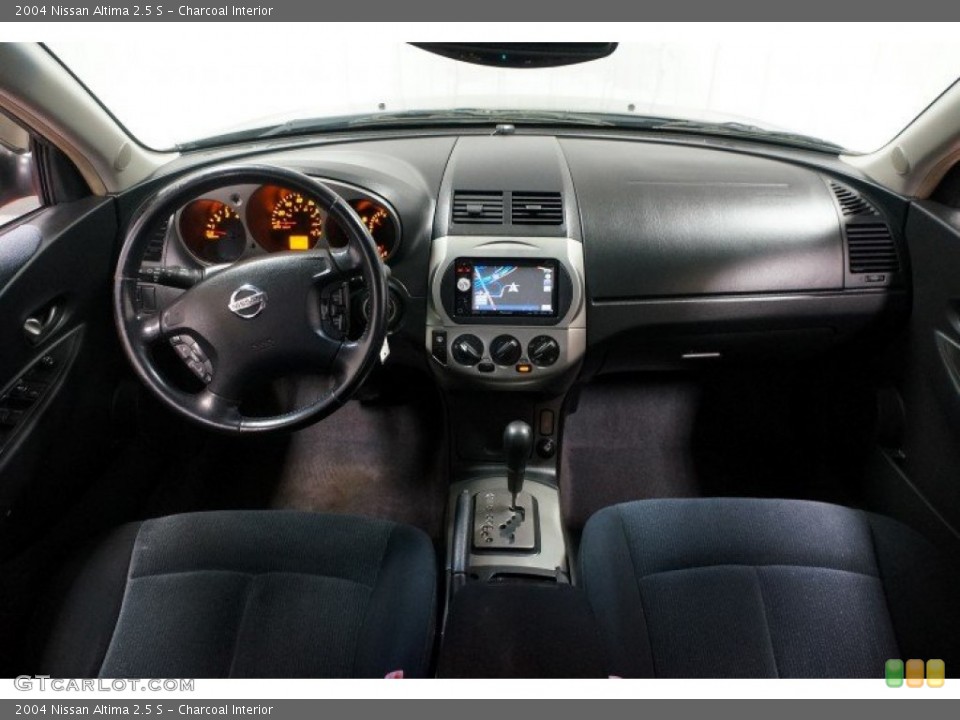 Charcoal Interior Photo for the 2004 Nissan Altima 2.5 S #103312321