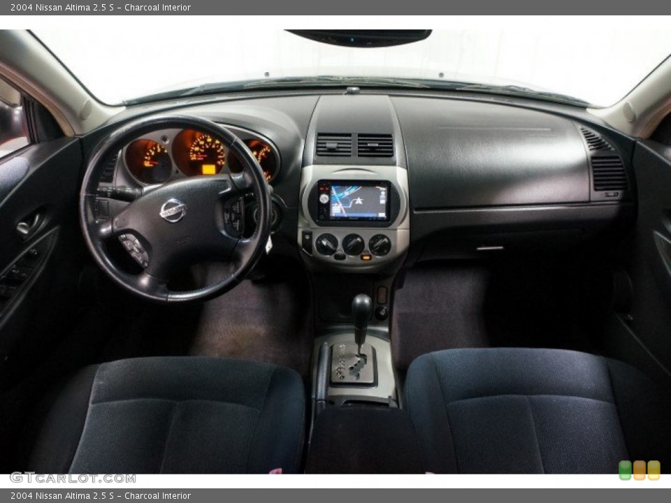 Charcoal Interior Photo for the 2004 Nissan Altima 2.5 S #103312321