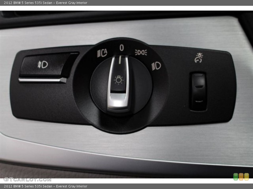 Everest Gray Interior Controls for the 2012 BMW 5 Series 535i Sedan #103356293