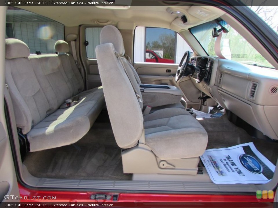 Neutral Interior Photo for the 2005 GMC Sierra 1500 SLE Extended Cab 4x4 #103381605