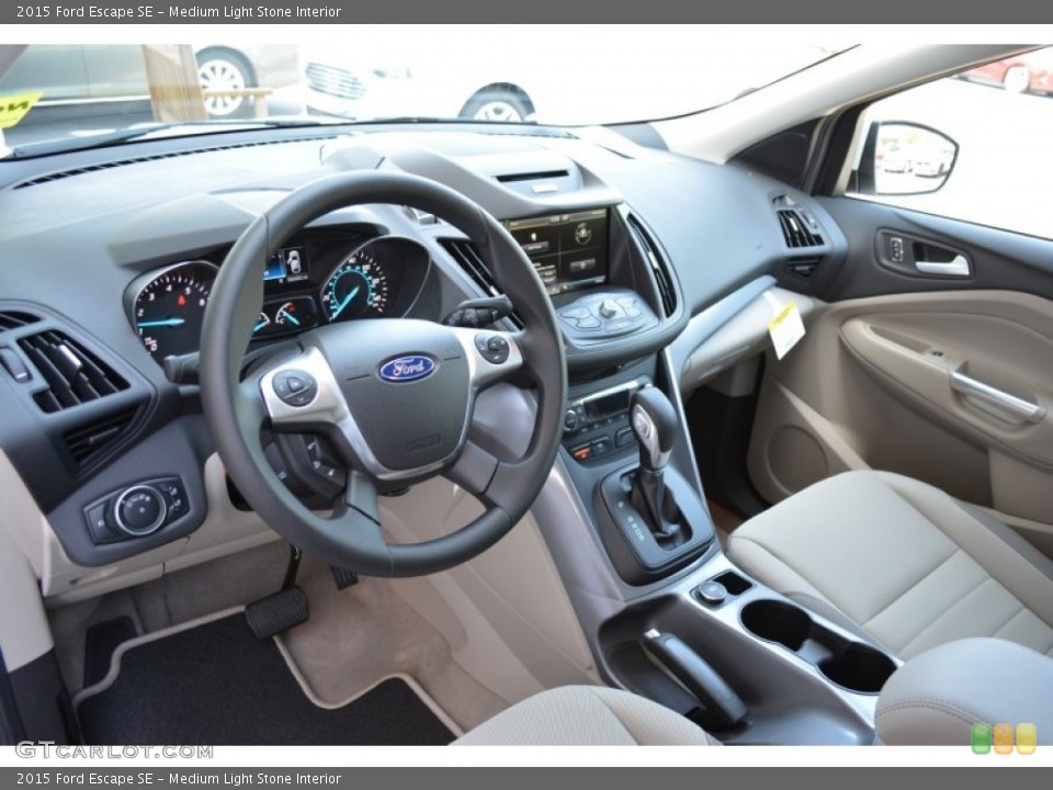 Medium Light Stone Interior Photo for the 2015 Ford Escape SE #103421404