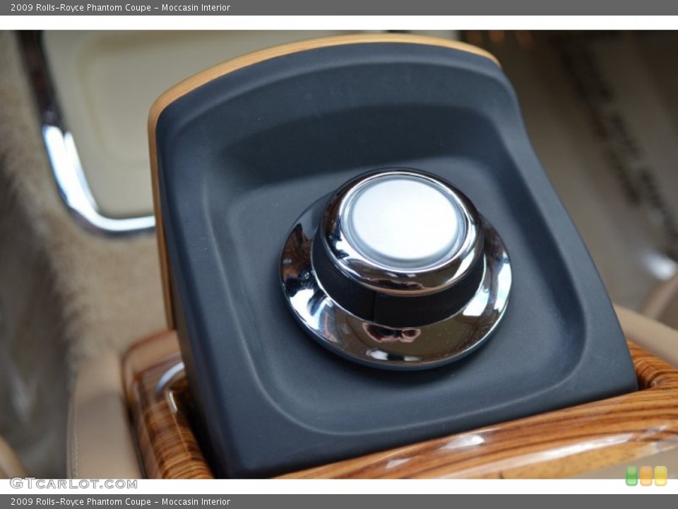 Moccasin Interior Controls for the 2009 Rolls-Royce Phantom Coupe #103467855