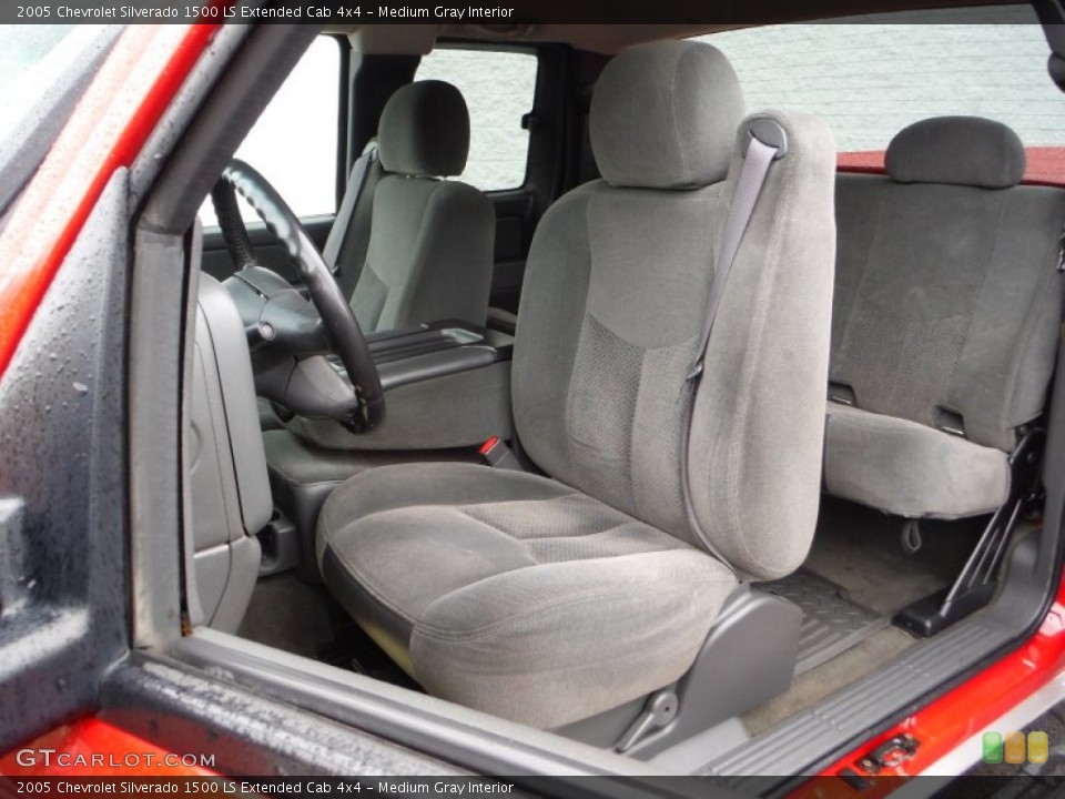Medium Gray Interior Photo for the 2005 Chevrolet Silverado 1500 LS Extended Cab 4x4 #103572390
