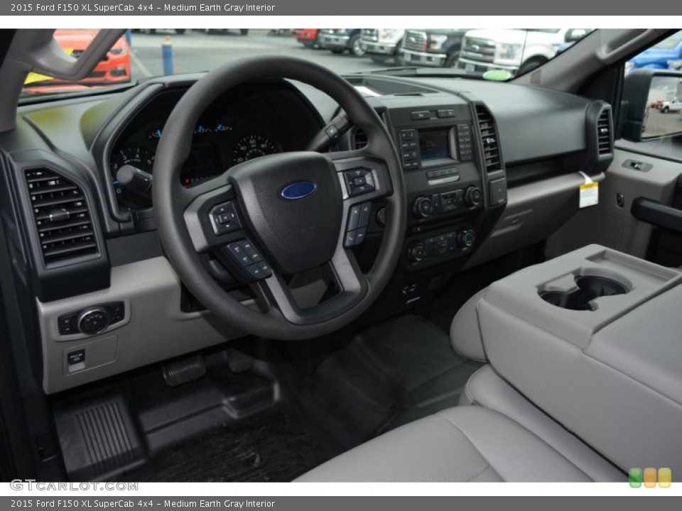Medium Earth Gray Interior Photo for the 2015 Ford F150 XL SuperCab 4x4 #103600844