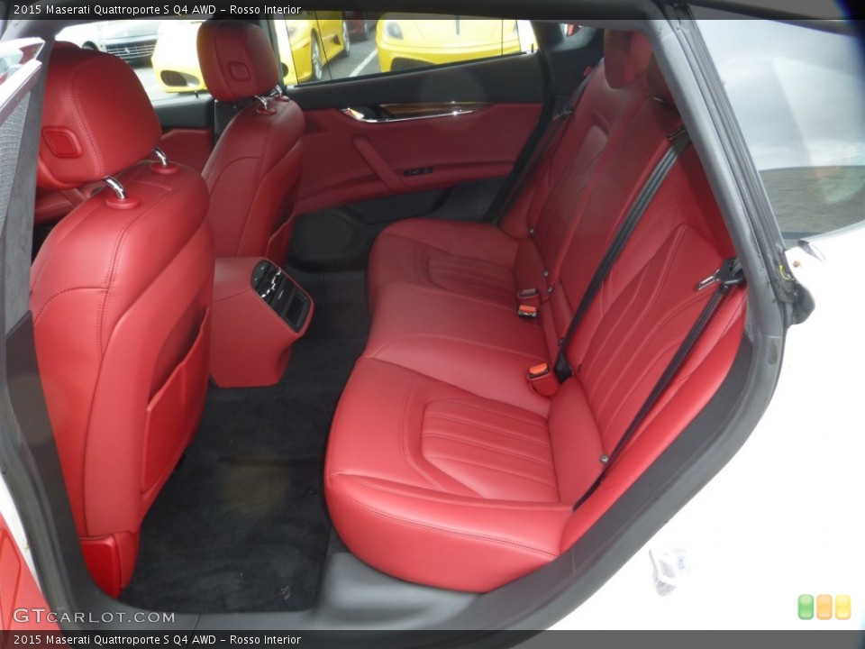Rosso 2015 Maserati Quattroporte Interiors