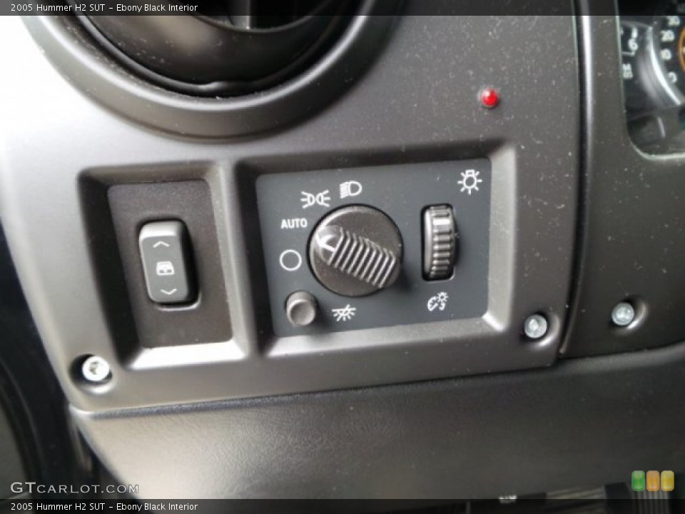 Ebony Black Interior Controls for the 2005 Hummer H2 SUT #103681065