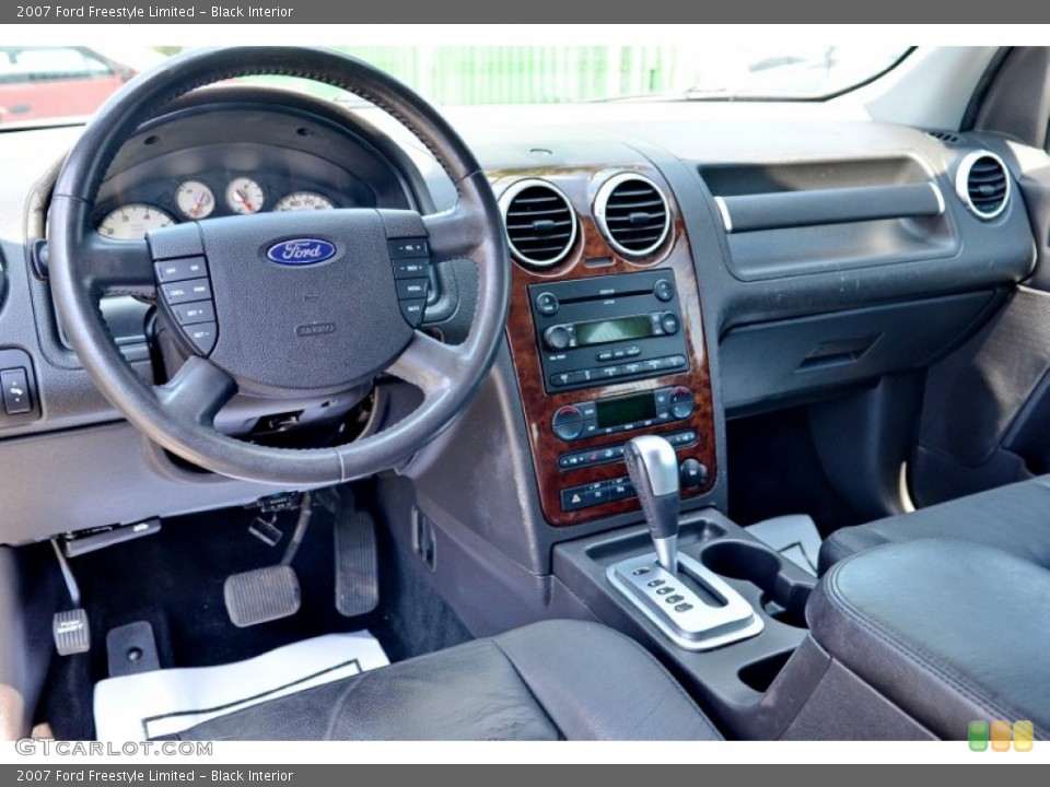 Black Interior Photo for the 2007 Ford Freestyle Limited #104183864