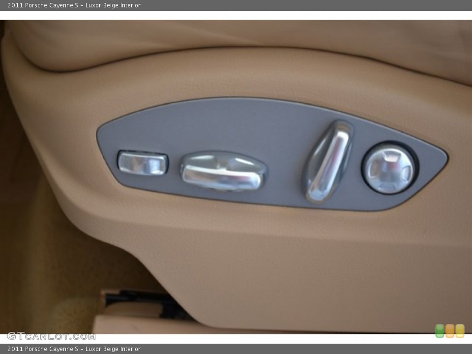 Luxor Beige Interior Controls for the 2011 Porsche Cayenne S #104708493