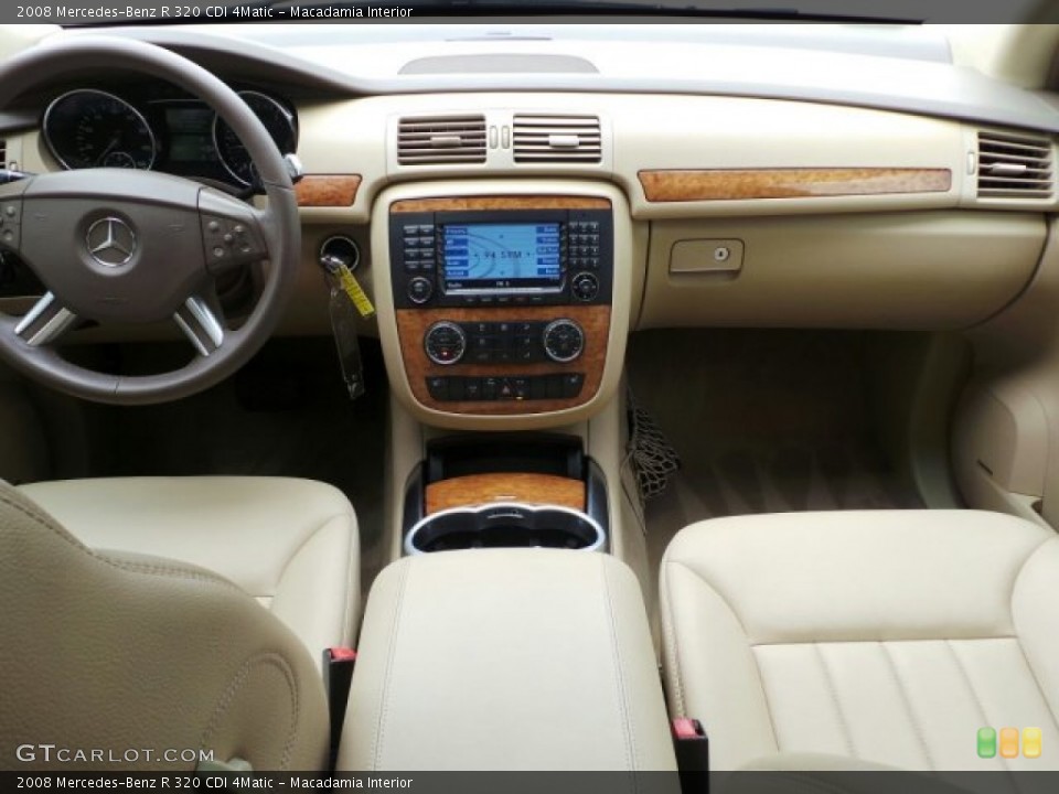 Macadamia Interior Dashboard for the 2008 Mercedes-Benz R 320 CDI 4Matic #104949354