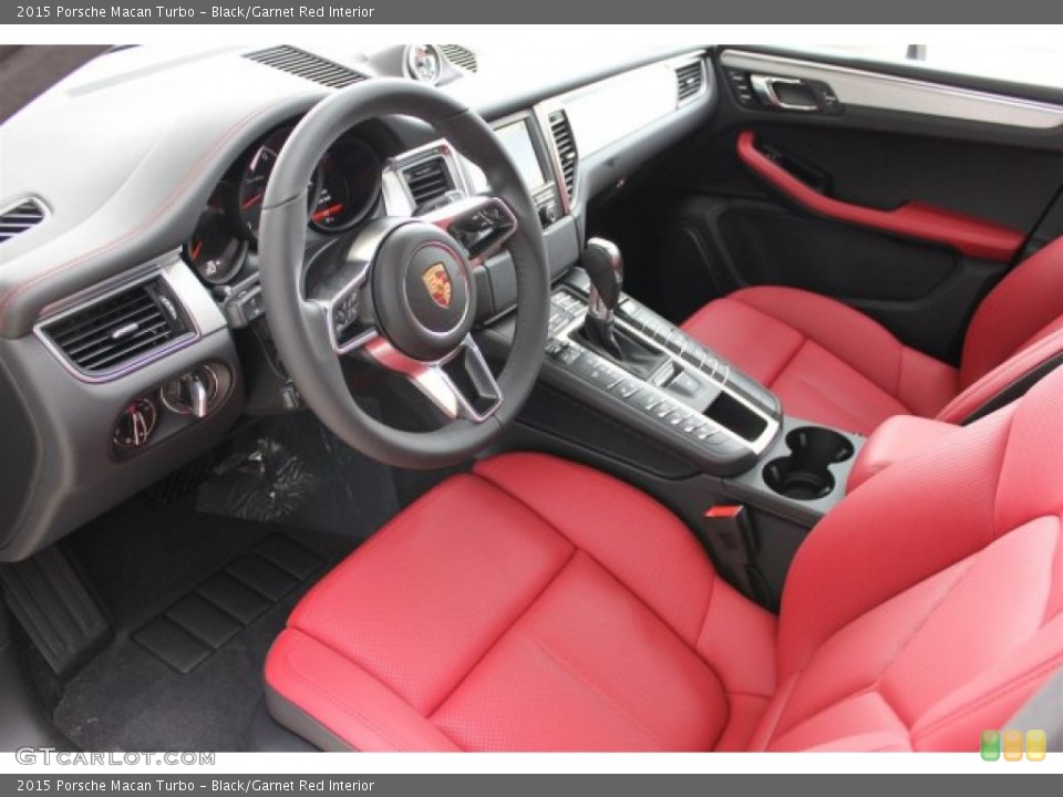 Black/Garnet Red Interior Photo for the 2015 Porsche Macan Turbo #104952720