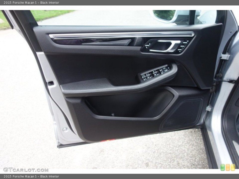 Black Interior Door Panel for the 2015 Porsche Macan S #105128428