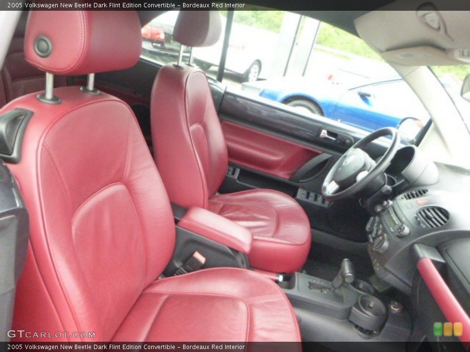 Bordeaux Red Interior Photo for the 2005 Volkswagen New Beetle Dark Flint Edition Convertible #105129823