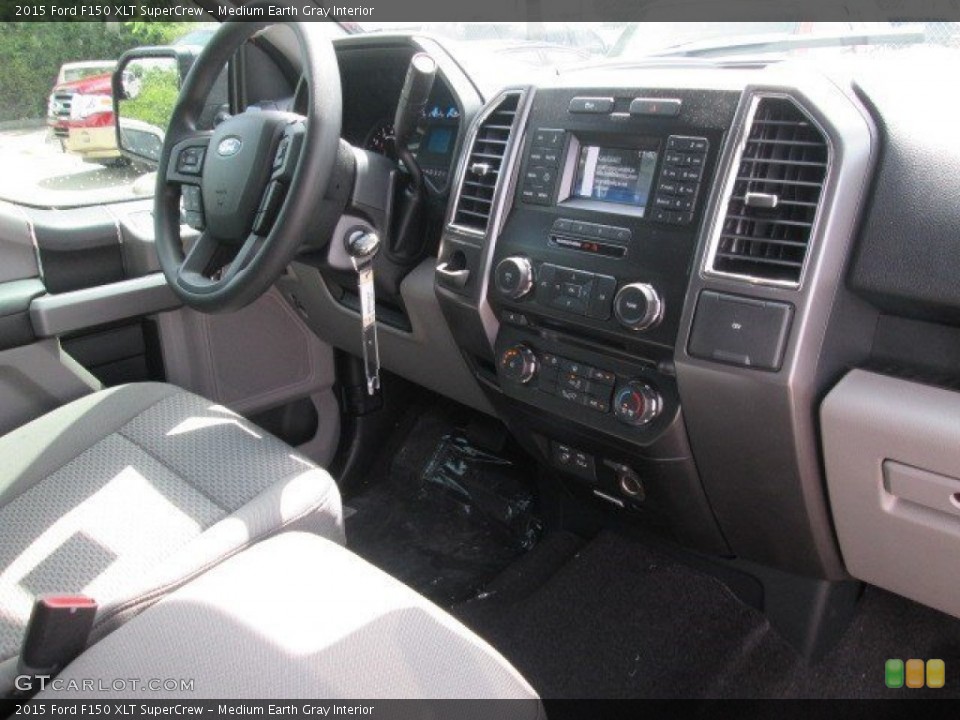 Medium Earth Gray Interior Photo for the 2015 Ford F150 XLT SuperCrew #105201398