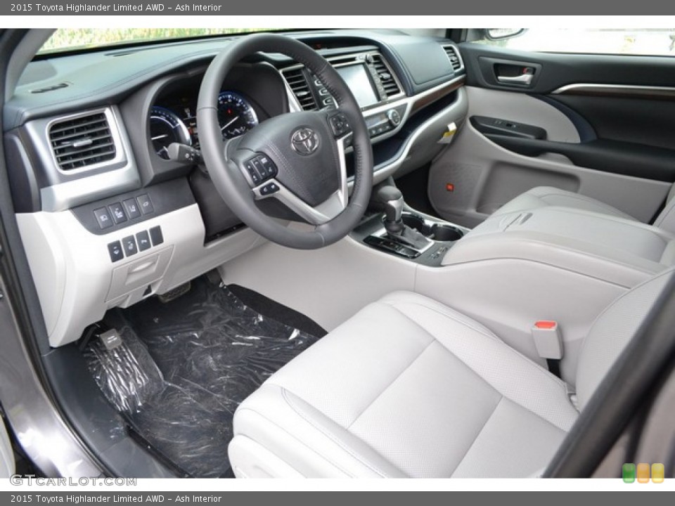 Ash Interior Photo for the 2015 Toyota Highlander Limited AWD #105259286