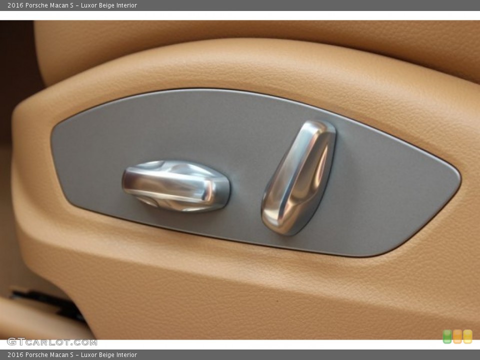 Luxor Beige Interior Controls for the 2016 Porsche Macan S #105467352