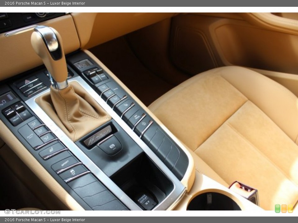Luxor Beige Interior Controls for the 2016 Porsche Macan S #105467433