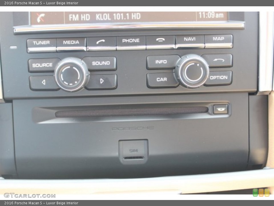 Luxor Beige Interior Controls for the 2016 Porsche Macan S #105467442