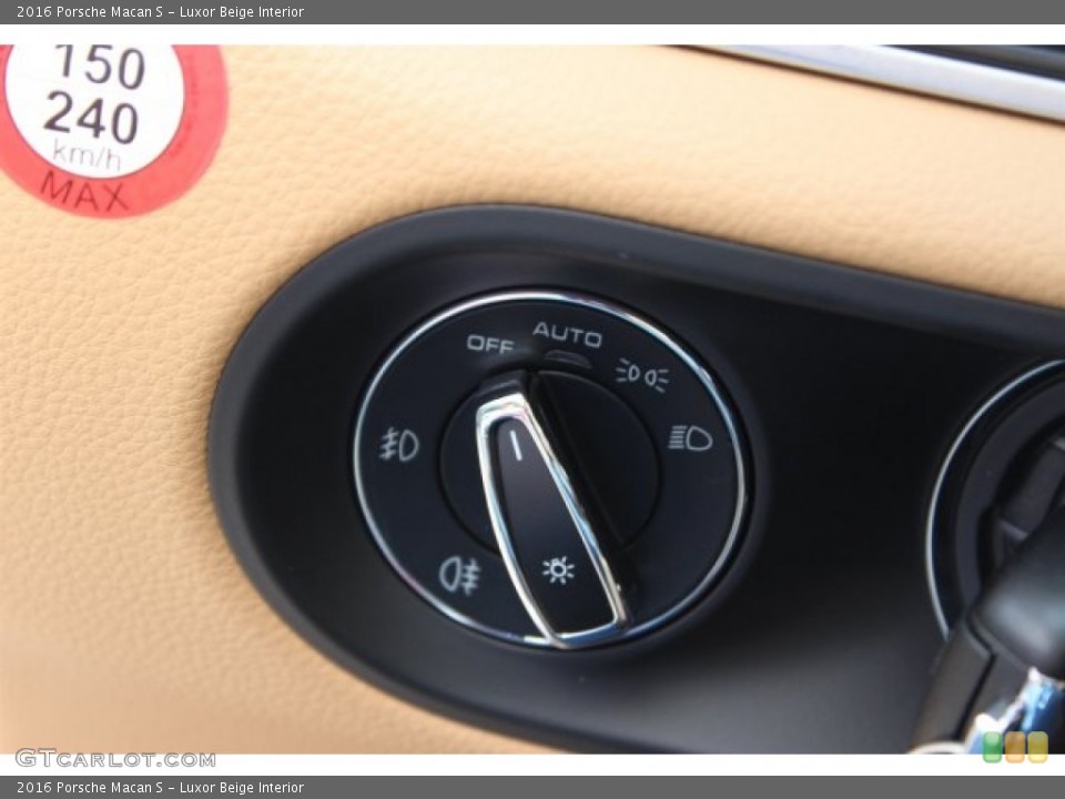 Luxor Beige Interior Controls for the 2016 Porsche Macan S #105467589