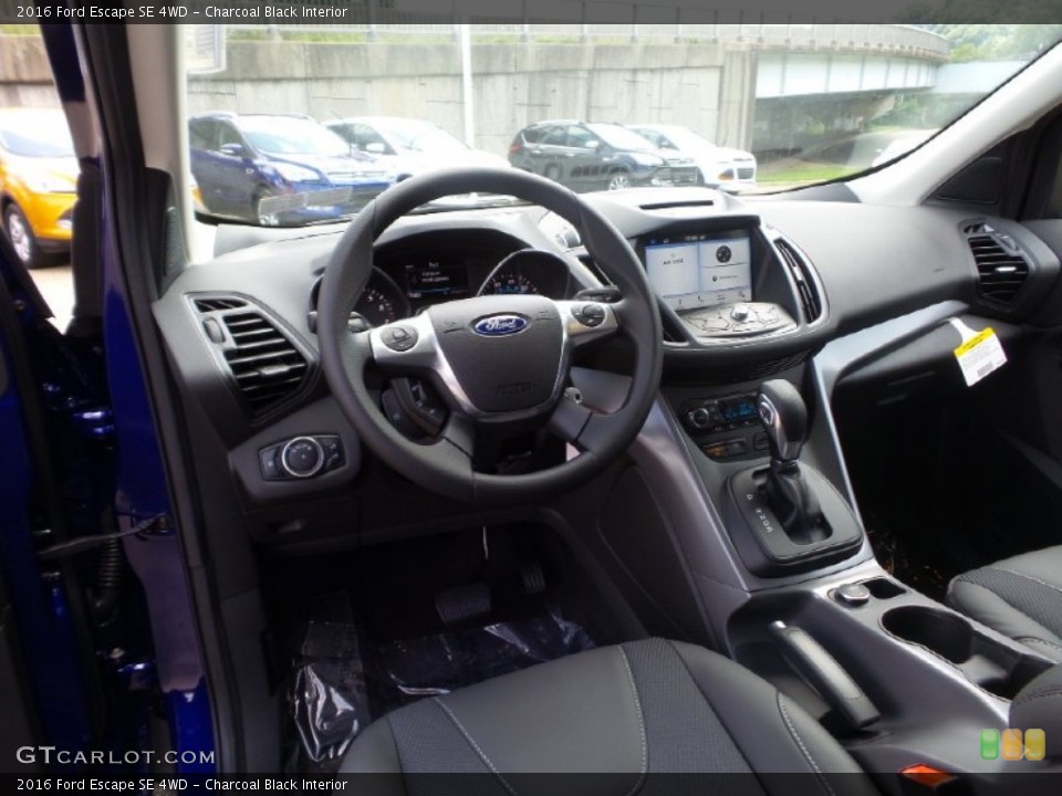 Charcoal Black Interior Photo for the 2016 Ford Escape SE 4WD #105525152