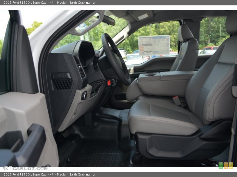 Medium Earth Gray Interior Photo for the 2015 Ford F150 XL SuperCab 4x4 #105562326