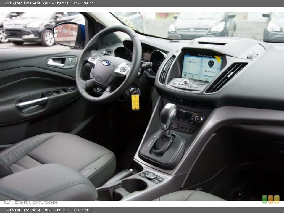 Charcoal Black Interior Photo for the 2016 Ford Escape SE 4WD #105593769