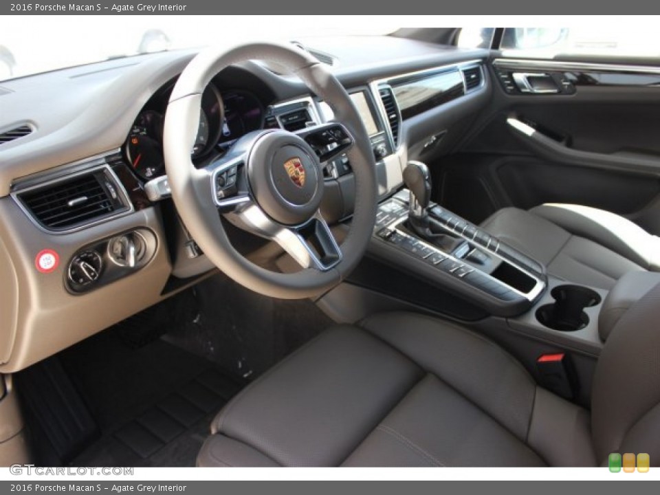 Agate Grey Interior Prime Interior for the 2016 Porsche Macan S #105599831