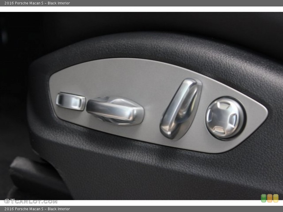 Black Interior Controls for the 2016 Porsche Macan S #105732134
