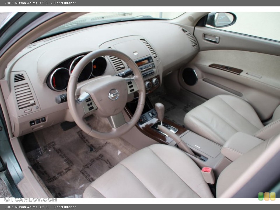 Blond Interior Photo for the 2005 Nissan Altima 3.5 SL #105759692