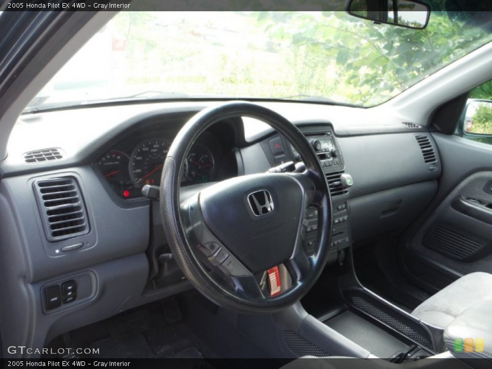 Gray Interior Photo for the 2005 Honda Pilot EX 4WD #105779913