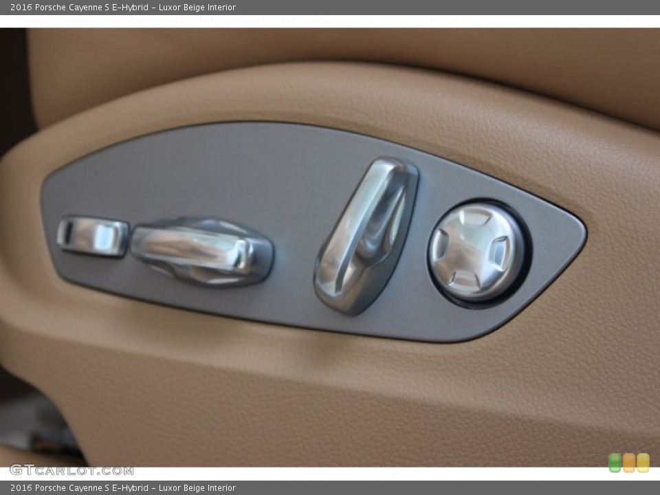 Luxor Beige Interior Controls for the 2016 Porsche Cayenne S E-Hybrid #105936175